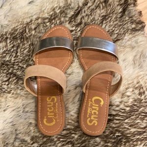 Cute sandals!